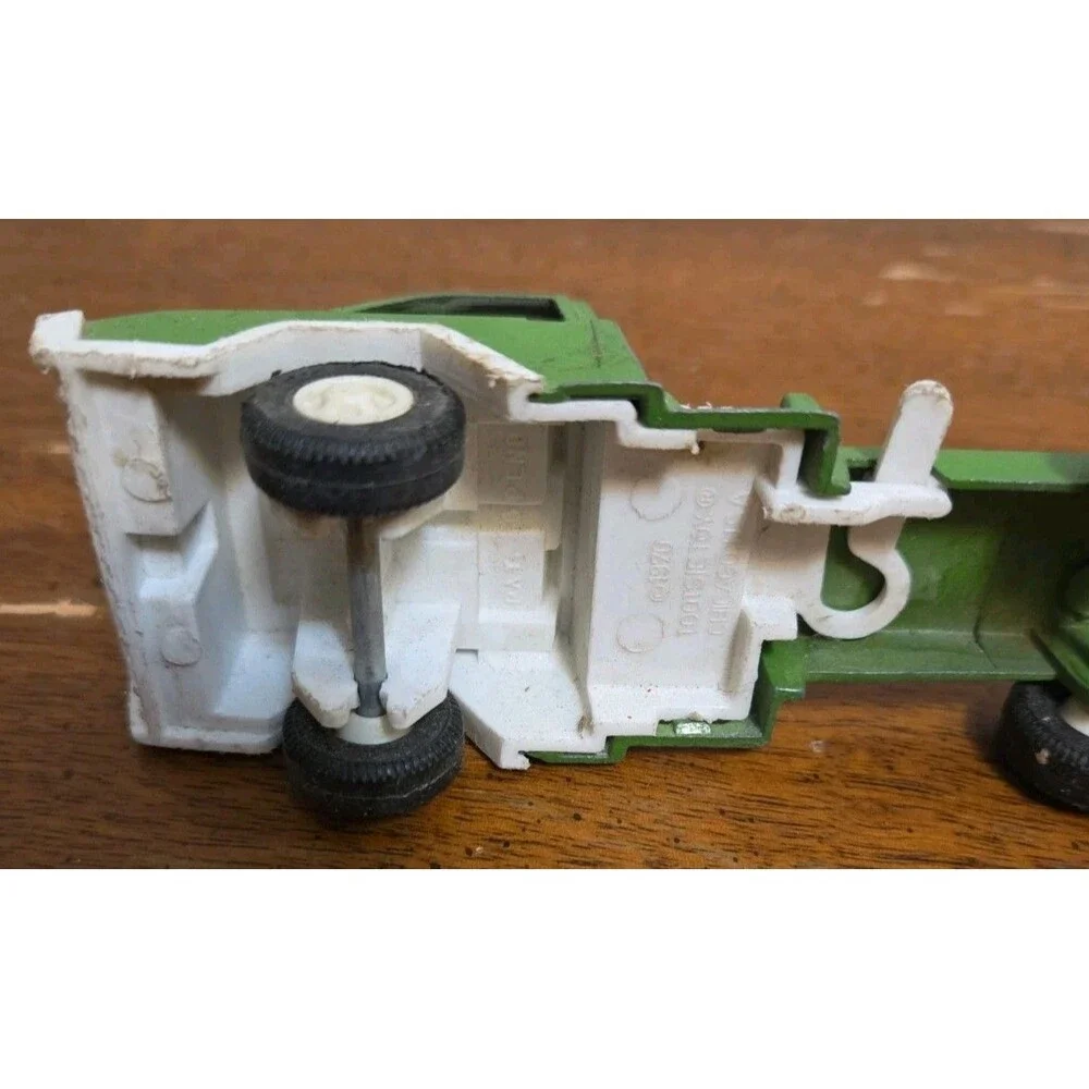 Tootsietoy Green Flatbed Truck Diecast USA - 5.5 Inches Long 1970 Vintage
